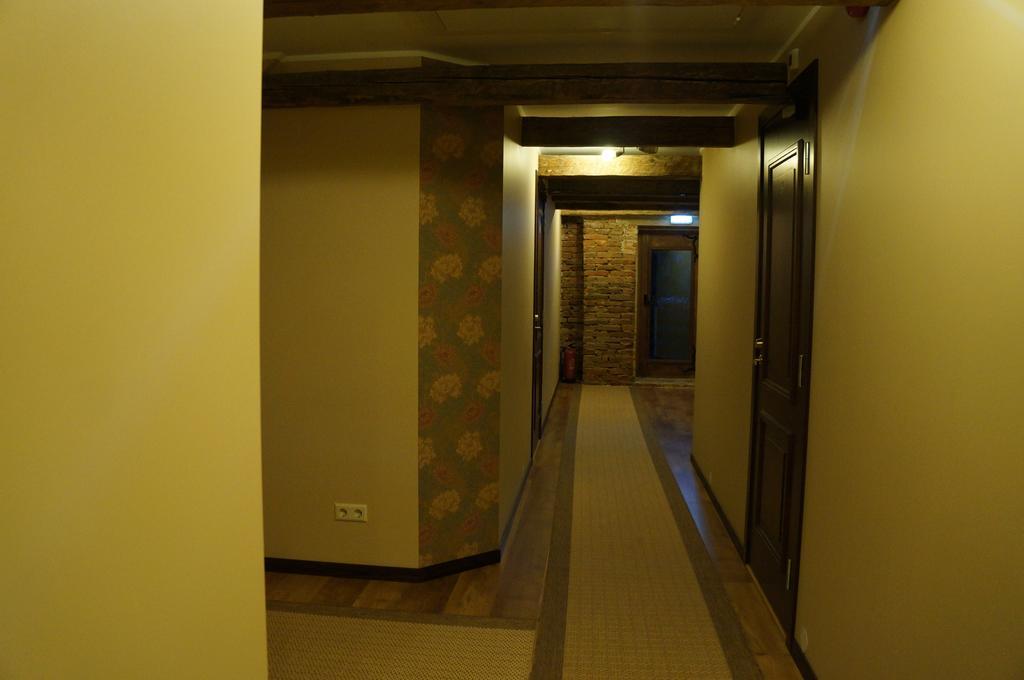 Poeoeni Tavern & Guesthouse Misso Екстер'єр фото