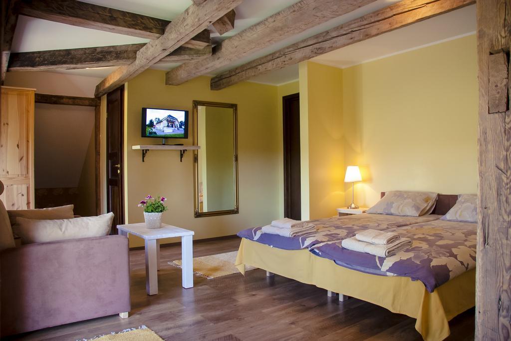 Poeoeni Tavern & Guesthouse Misso Екстер'єр фото